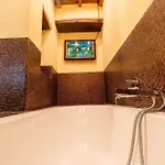 Martin With Private Pool For 5 People Montegranaro