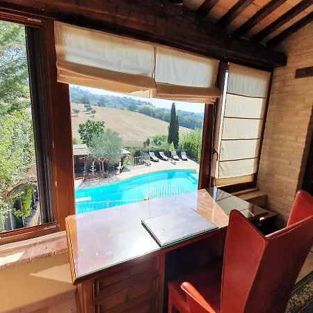Martin With Private Pool For 5 People 빌라 몬테그라나로
