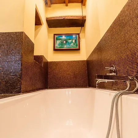Martin With Private Pool For 5 People 몬테그라나로