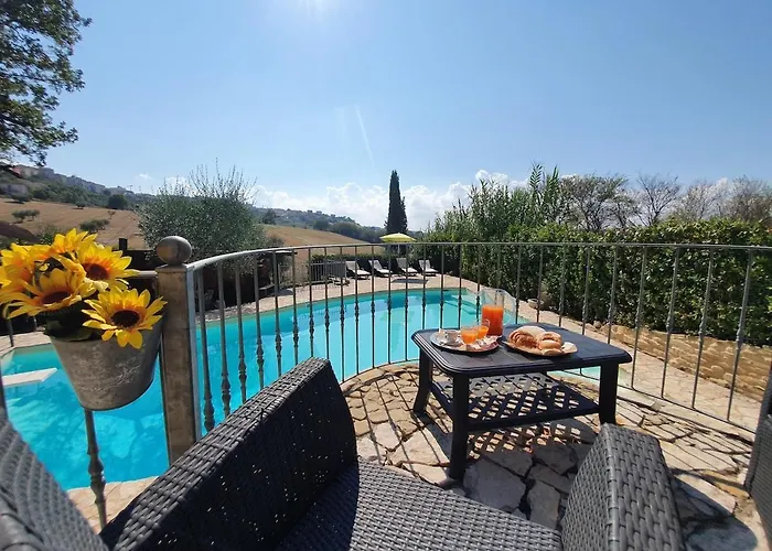 Villa Martin With Private Pool For 5 People Montegranaro