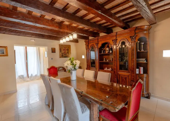 Martin With Private Pool For 5 People Montegranaro