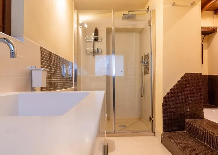 Martin With Private Pool For 5 People 몬테그라나로