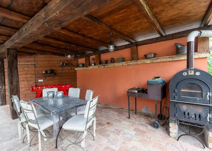 Martin With Private Pool For 5 People